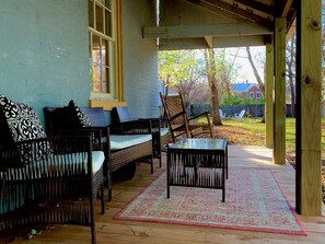 Terrace/patio - Cozy 2-bedroom cottage in charming Ste. Genevieve (Ste. Genevieve)