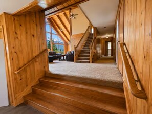 Interior - Large Cabin Style Home Sleeps 22 (Anchorage)
