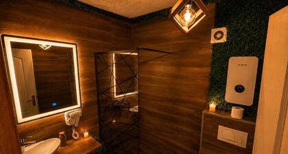 Cozy Chalet with Jacuzzi, Heated pool & Sauna Montebliss