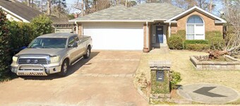 Welcoming 3-bedroom house with AC in vibrant Columbus