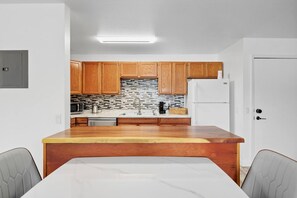 Microwave, stovetop, dishwasher, coffee/tea maker