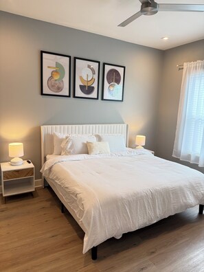 1 bedroom, WiFi, bed sheets - Luxury Modern King Bed Heart of Downtown Dallas (Dallas)