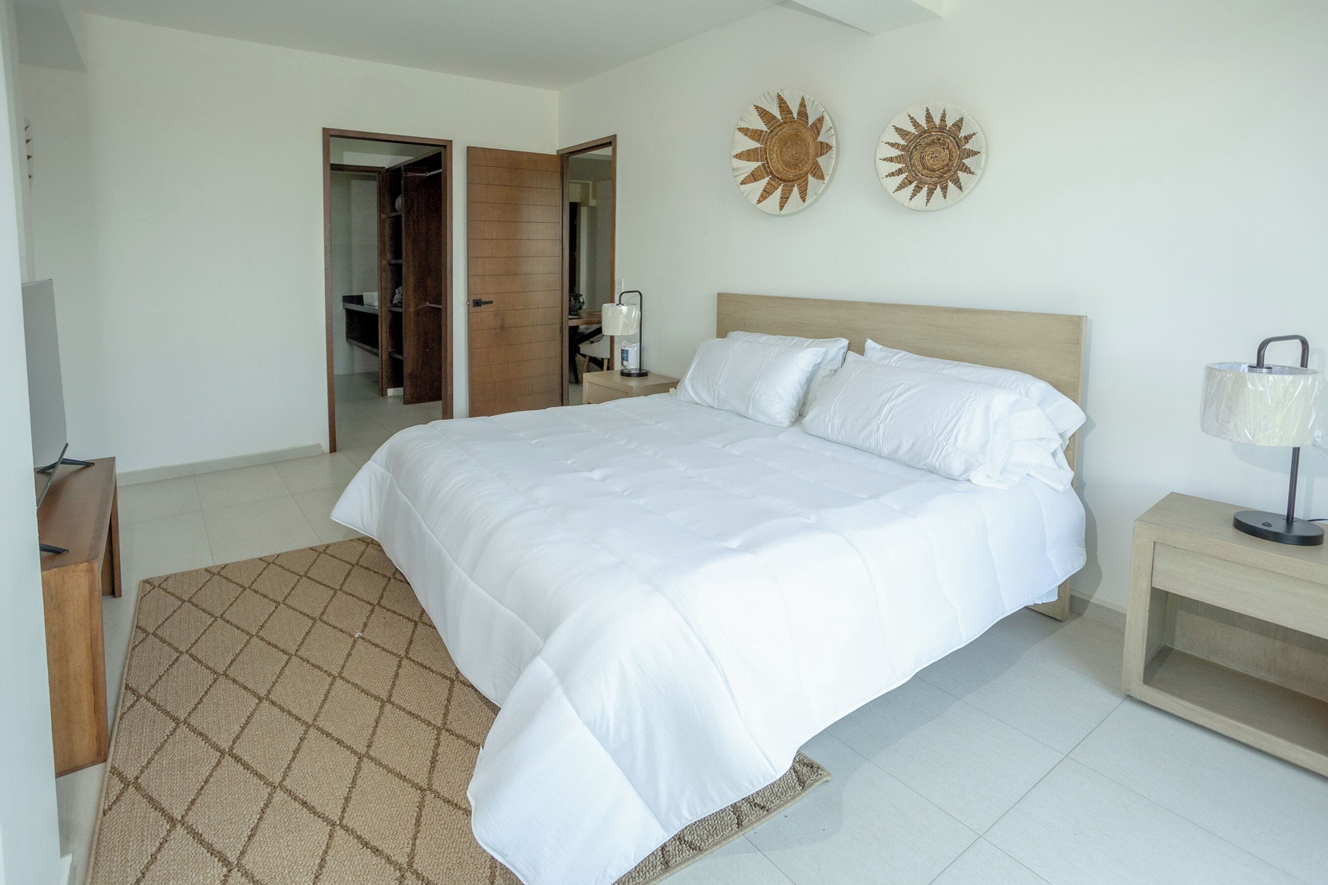 Cortinas blackout, tabla de planchar con plancha y wifi gratis 