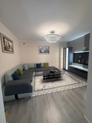 Living area - Cozy 1-bedroom house in serene Durrës with AC comfort (Durrës)