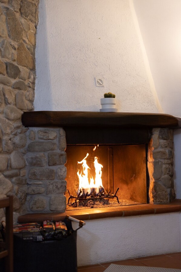 Fireplace - Vrbo Property (Viliani)