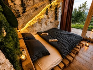 Room - Luxury Chalet with Heated Pool, Jacuzzi & Sauna near Sarajevo MonteBliss (Miljevići)