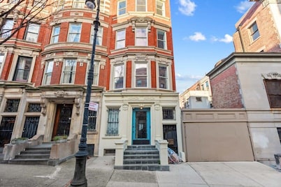 Riverside by Rove Travel 6BR Modern Townhouse