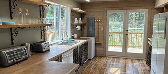 Private Cariboo Retreat -House & Cabin Lakes, Fishing, Hunting ,Trails, Outdoor