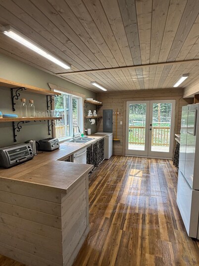 Private Cariboo Retreat -House & Cabin Lakes, Fishing, Hunting ,Trails, Outdoor