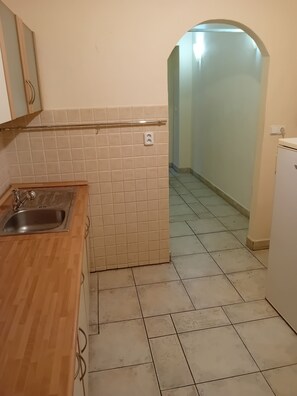 Private kitchen - Romantic Roof View Apartment,  Prague "Žižkov" (Hlavní město Praha)