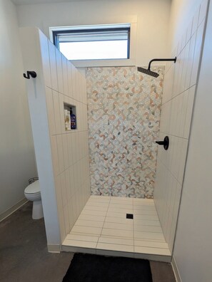 Bruser, håndklæder, Sæbe, Toiletpapir