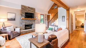 Interior - S'more To Love - Pet Friendly, Hot Tub, Pool Table, Views, & More (Banner Elk)
