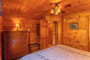 Interior - Baird's Creek Cabin (Vilas)