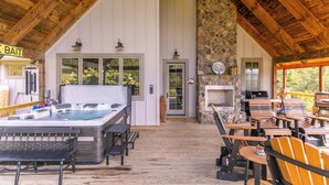 Interior - Robin Hoods Retreat (Jefferson)