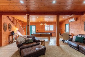 Interior - Rosey Outlook Hot Tub, Great Views, Pool Table, Between Boone & Blowing Rock (Boone)