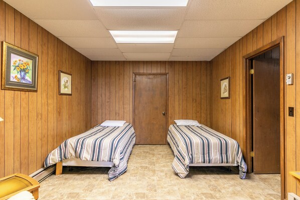 Interior - Endless Vistas 4BR With Stunning Views and Close Proximity to Town (Banner Elk)