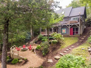 A cabin with a deck, a fire pit, and a stone pathway. - Scarborough Fair (Banner Elk)