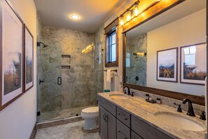 Interior - Overlook Nook at Eagles Nest (Elk Park)