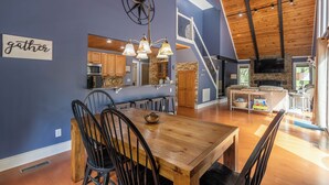 Interior - Creekside Cabin at Linville Land Harbor (Newland)