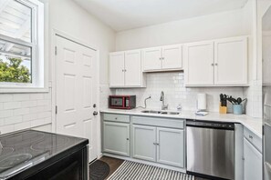 Interior - 300 Mercedes Ave - Blue Cove Retreat (Panama City)