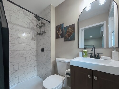 Cozy 1-bedroom apartment in downtown Greensboro unit B