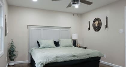 Cozy 1-bedroom apartment in downtown Greensboro unit B