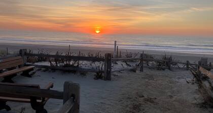 4-bedroom cottage in tranquil Beach Haven with AC comfort