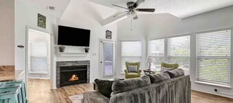 3 Bedroom Lake Escape steps to resort & marina