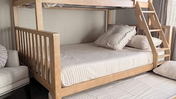 4 slaapkamers, een strijkplank/strijkijzer, wifi, beddengoed