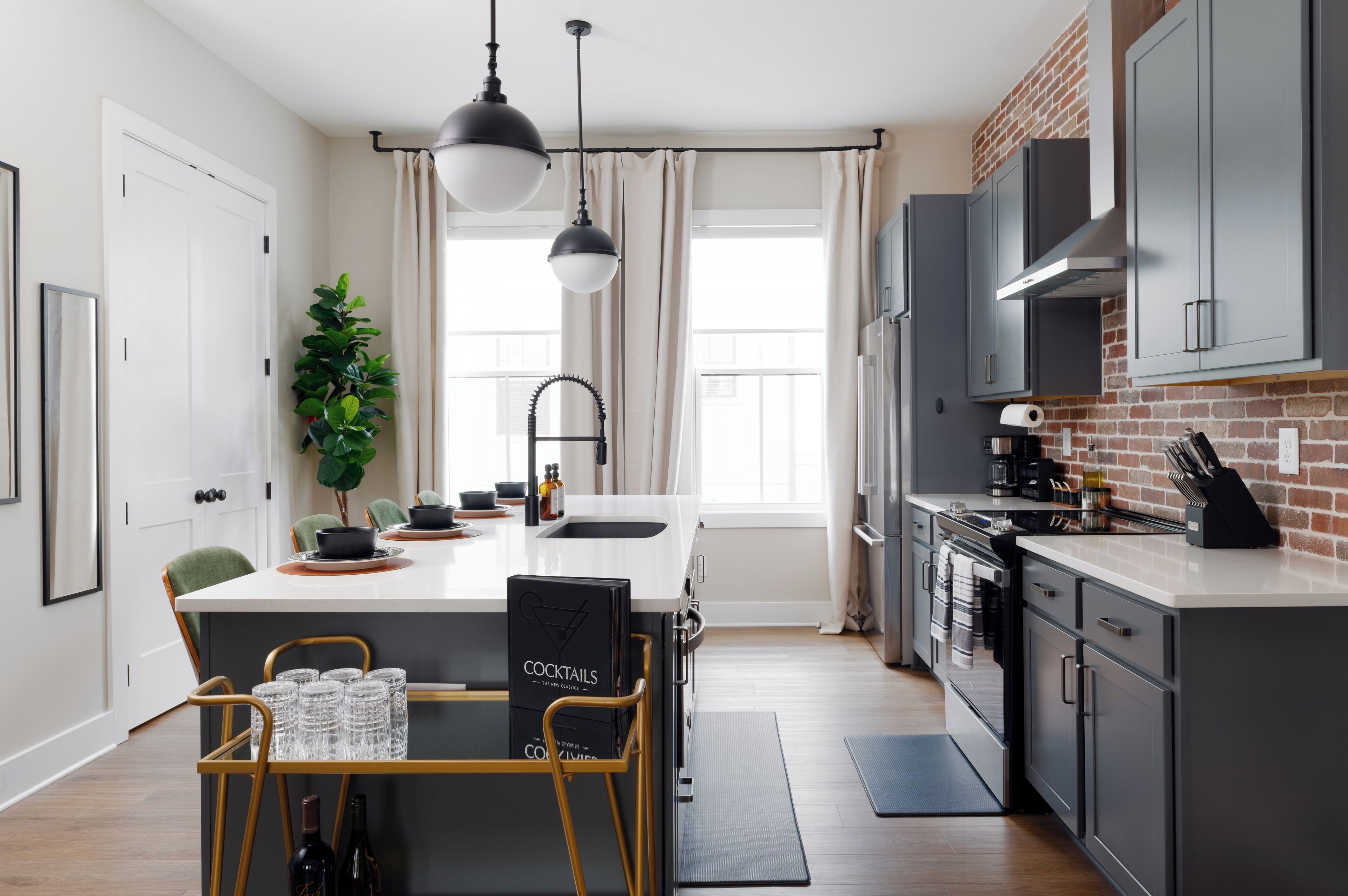 Fridge, microwave, oven, stovetop. Parkside Pied-à-Terre - World Cup 3 bed/bath Sleeps 6 -