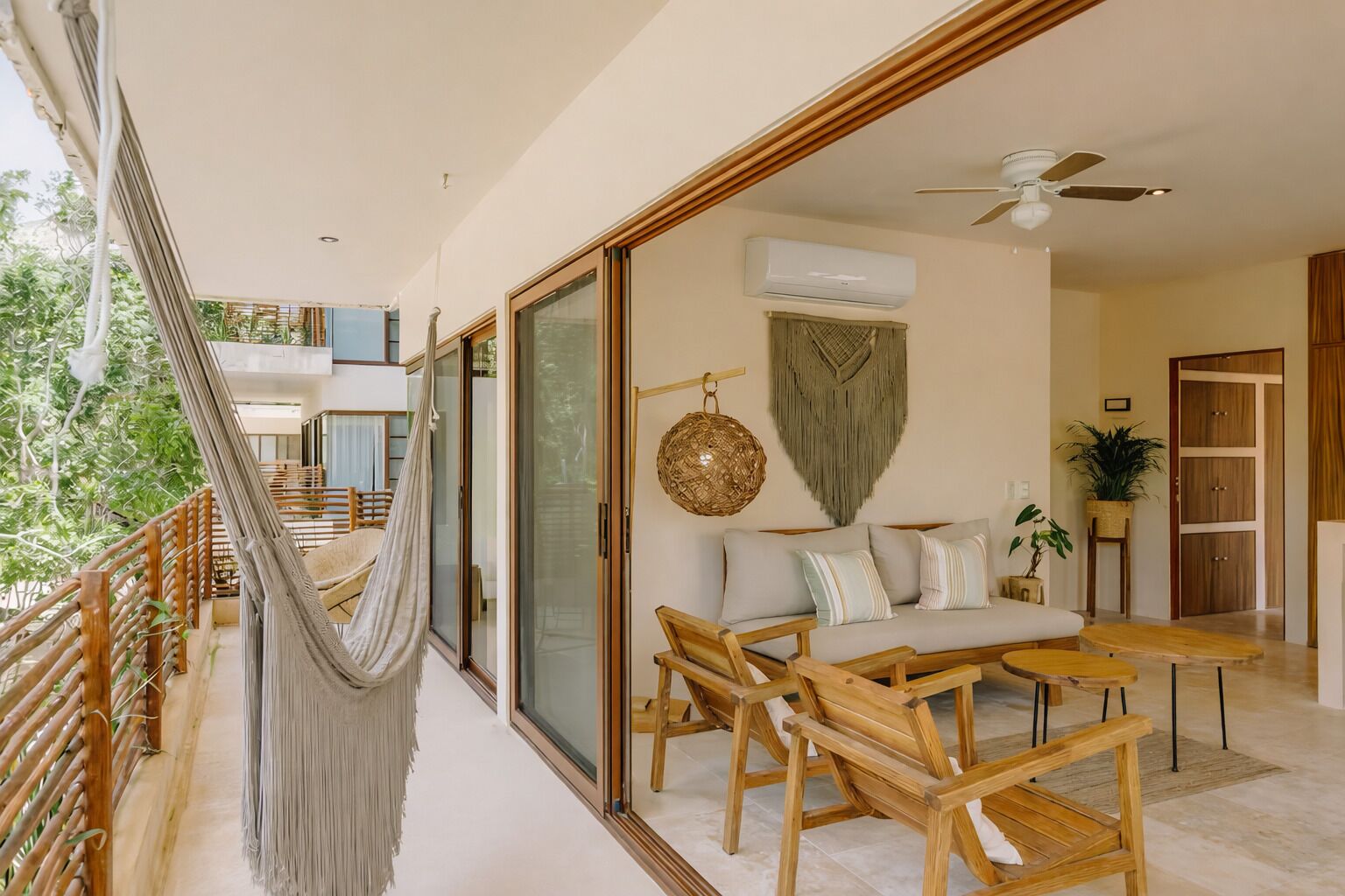 Departamento de lujo, vista al jardín | Interior