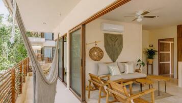 Departamento de lujo, vista al jardín | Interior