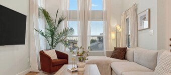 J Street by Avantstay Sun-filled Two-story Home Near Balboa Park + Gaslamp Quarter