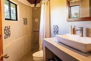 Shower, hair dryer, towels, soap - Boho Studio Retreat; 10-Min Walk to Playa Grande Beach (Playa Grande)