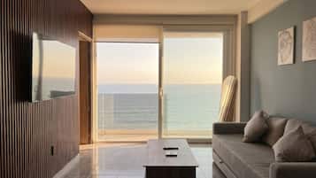 Apartamento Deluxe, balcón, vistas al mar | Zona de estar