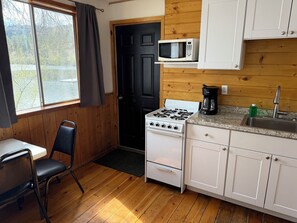 Fridge, microwave, oven, coffee/tea maker - Charming Lakefront Cabin w/ Full Kitchen - Sleeps 3- at Tiffanys Resort (Republic)