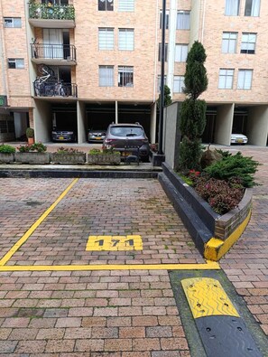 Property grounds - Cozy, family and pet-friendly apartment, located right beside a beautiful park. (Bogotá)