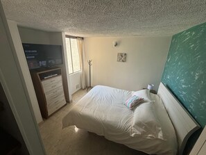 2 bedrooms, desk, iron/ironing board, free WiFi - Cozy, family and pet-friendly apartment, located right beside a beautiful park. (Bogotá)