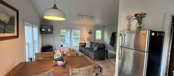 Short walk to downtown Victor! Cozy, peaceful & horse-friendly retreat.