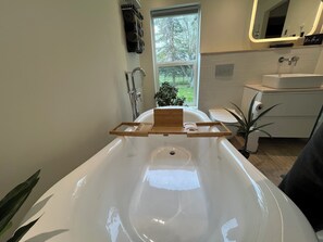Hårtørrer, håndklæder, Sæbe, Toiletpapir