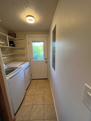 Interior - 5 min walk to downtown Victor! Cozy, peaceful & horse-friendly retreat. (Victor)