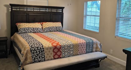 Centrally located 3-Bedroom Large Lot Country Family home in sunny Jacksonville