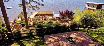 The Treehouse Lakefront Escape with Private Dock, Kayaks & Stunning Views