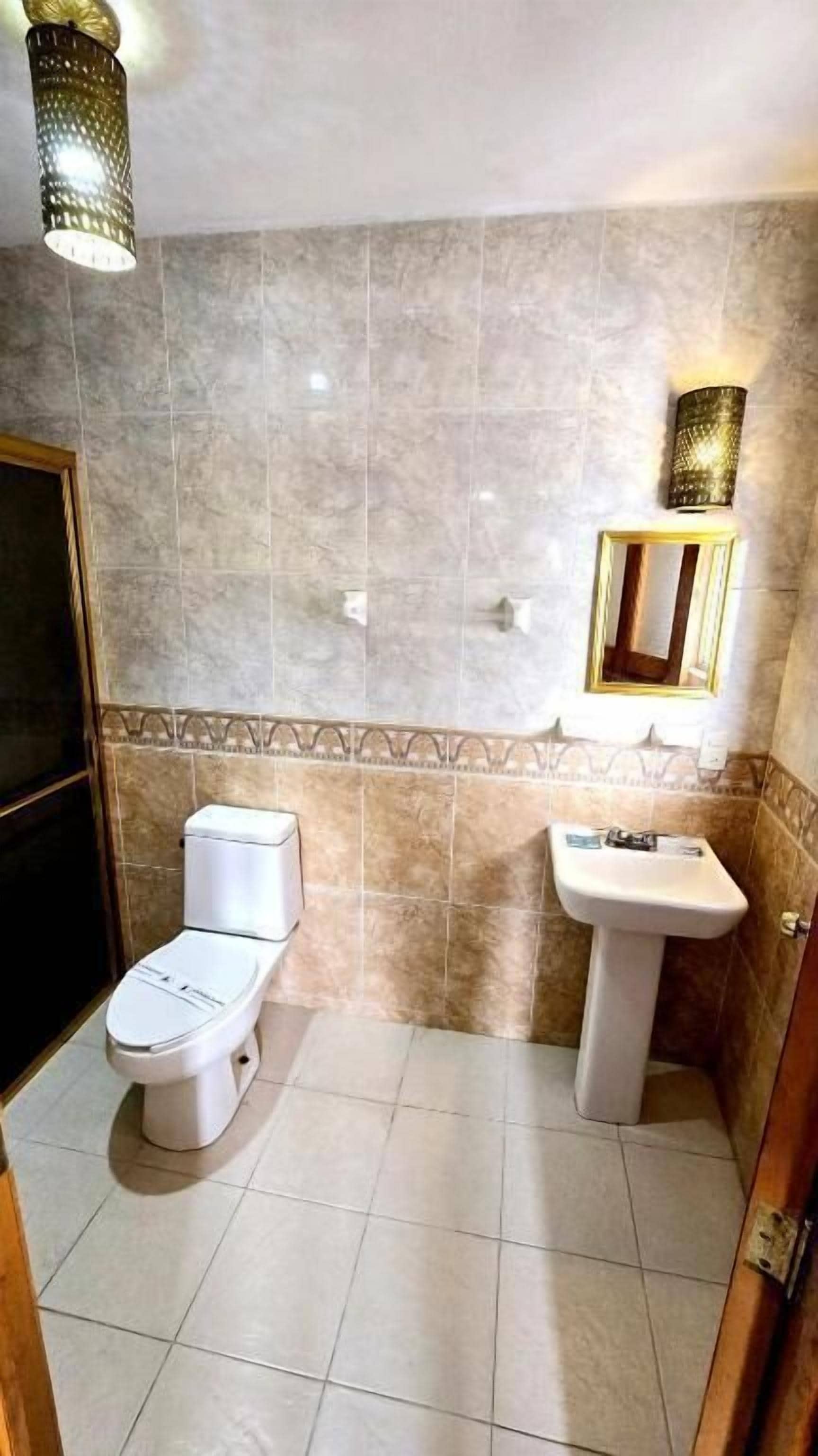 Standard Room, City View | Bathroom