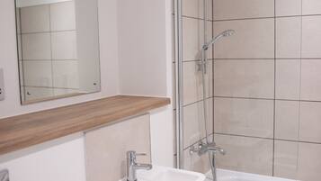Condo, 2 Double Beds, Non Smoking, Kitchen | Bathroom