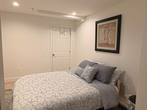 Room - Cozy 1-bedroom house in beautiful Leimert Park with AC, WIFI, and more! (Los Angeles)