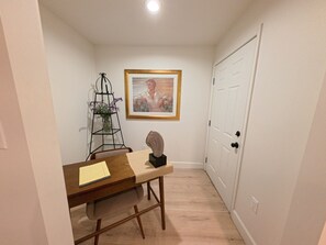 Interior - Cozy 1-bedroom house in beautiful Leimert Park with AC, WIFI, and more! (Los Angeles)