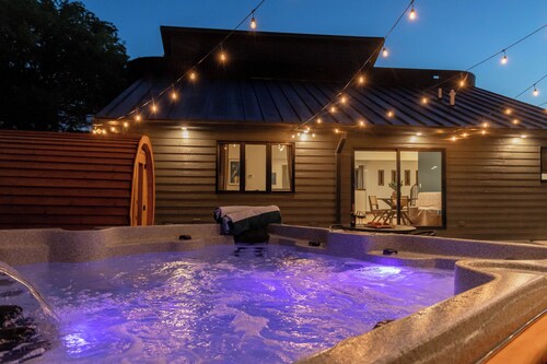 Secluded Home: Hot Tub, Sauna, 5 bed/5 Bath, Large Patio