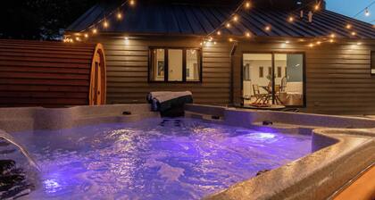 Secluded Home: Hot Tub, Sauna, 5 bed/5 Bath, Large Patio