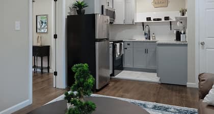 Unit C Tranquil 1-bedroom apartment in downtown Greensboro